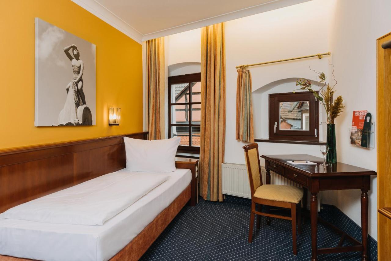 Altstadthotel Arch เรเกนส์บวร์ก ภายนอก รูปภาพ
