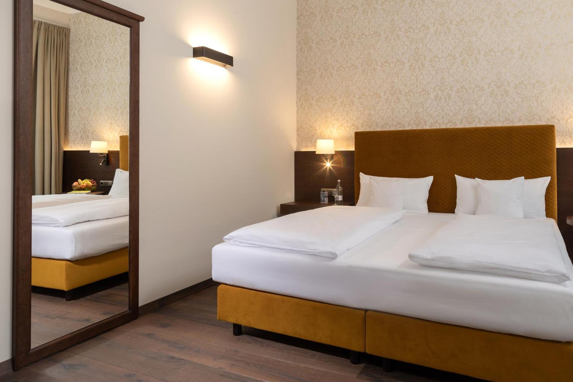 Altstadthotel Arch เรเกนส์บวร์ก ภายนอก รูปภาพ
